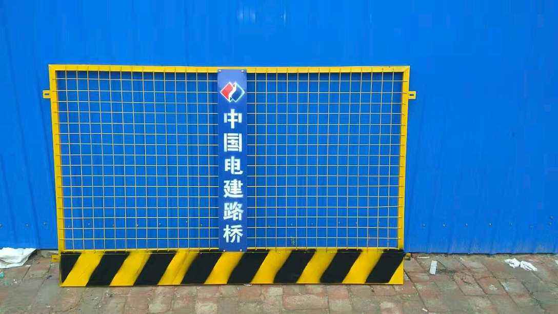 搭設(shè)施工臨邊防護(hù)欄桿時(shí),必須符合的要求_橫桿